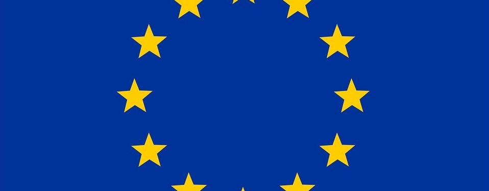 Europäische Flagge, 12 gelbe Sterne im Kreis auf dunkelblauem Grund