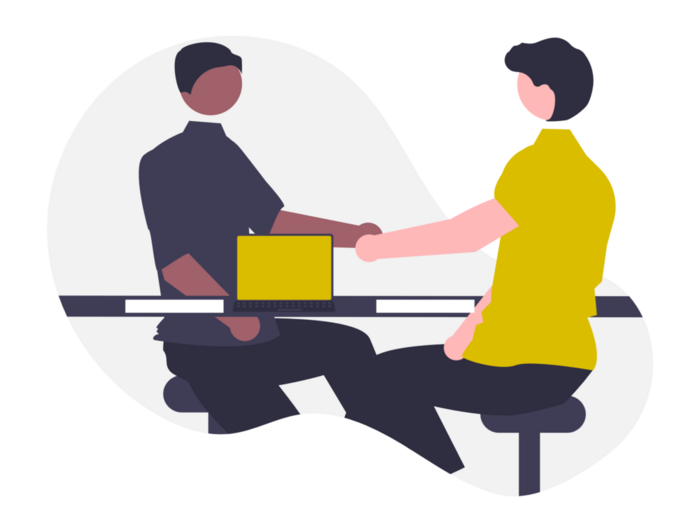 Zeichnung: Zwei Personen schütteln sich die Hände während eines Vorstellungsgesprächs. Eine Person trägt ein schwarzes Hemd, die andere ein gelbes Hemd. Ein Laptop steht auf dem Tisch.